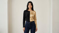 Conjunto Maya Luxury – Blusa Preta & Dourada com Jeans Escuro 🖤✨